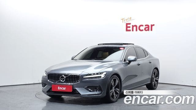 Volvo S60 — фото 1