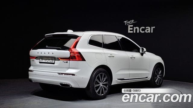 Volvo XC60 — фото 1