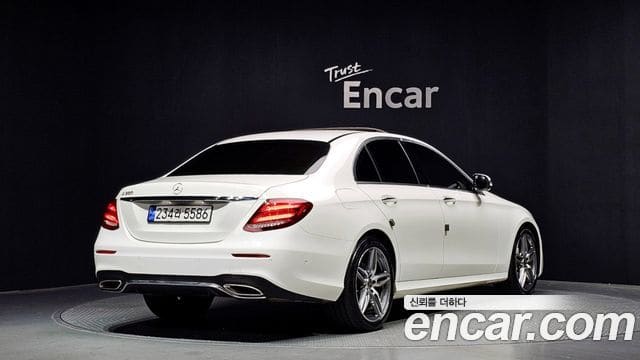 Mercedes-Benz E-Class — фото 1
