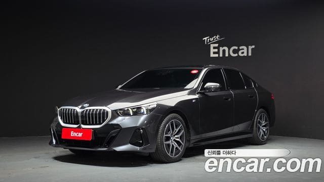 BMW 5 Series — фото 1