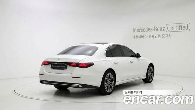 Mercedes-Benz E-Class — фото 1