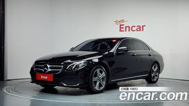 Mercedes-Benz E-Class — фото 1