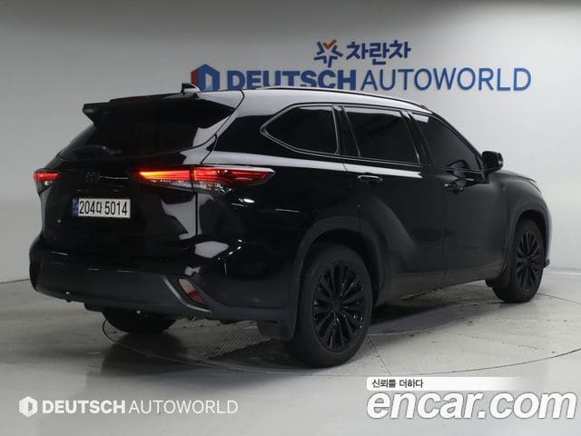 Toyota Highlander — фото 1