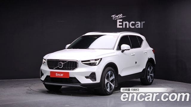 Volvo XC40 — фото 1