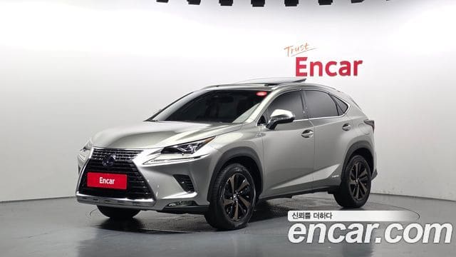 Lexus NX300h — фото 1