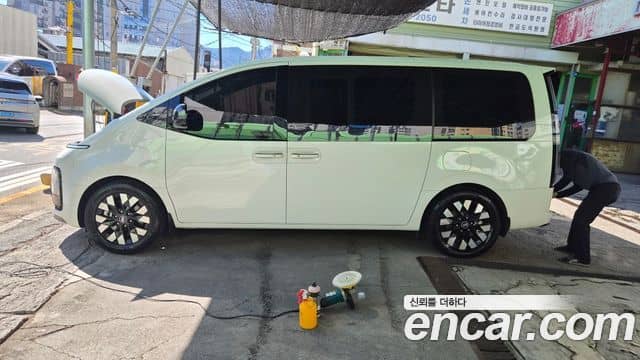 Hyundai Staria