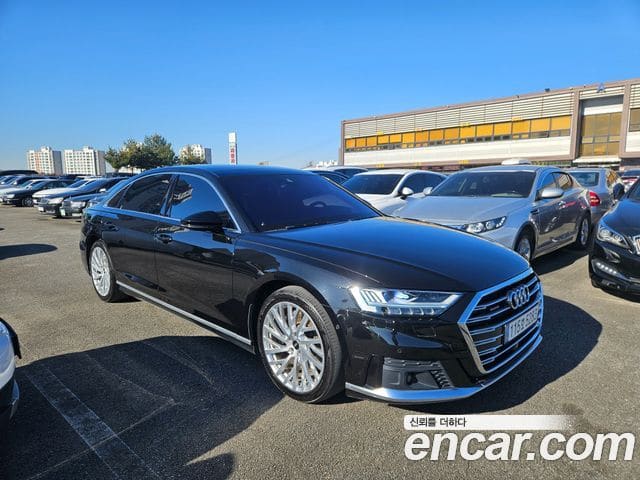 Audi A8 — фото 1