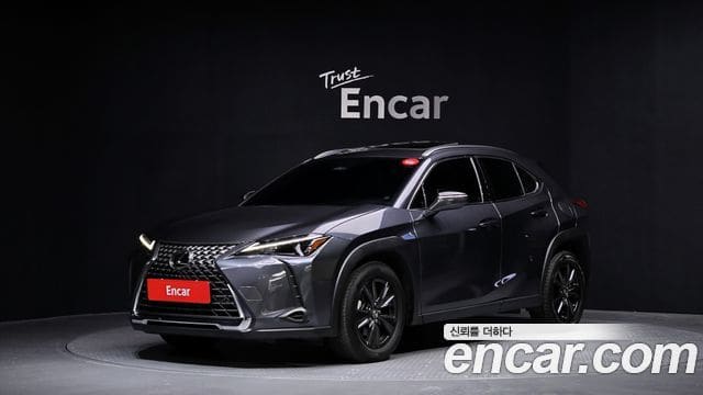 Lexus UX300h — фото 1
