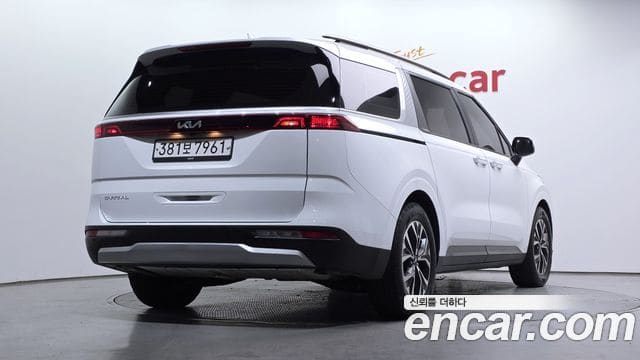 Kia Carnival — фото 1