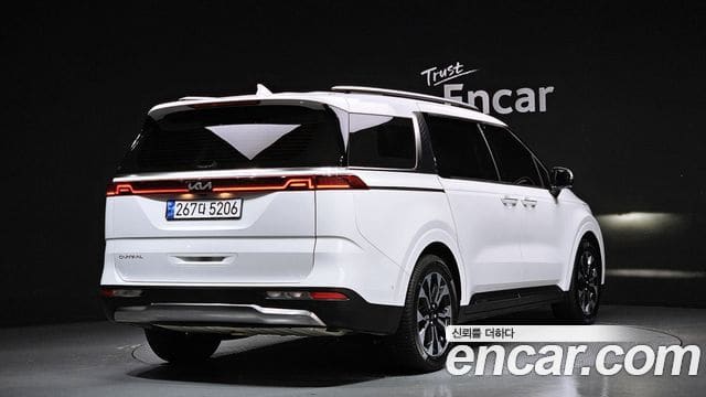 Kia Carnival — фото 1