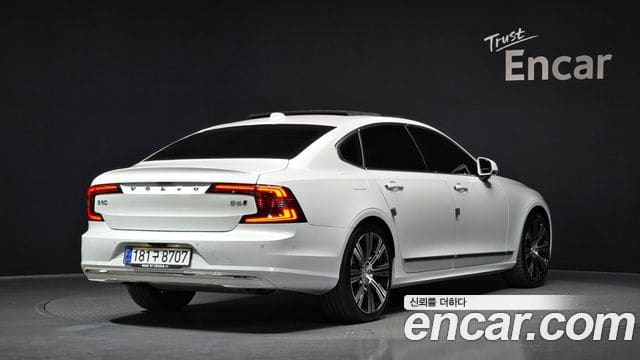 Volvo S90 — фото 1
