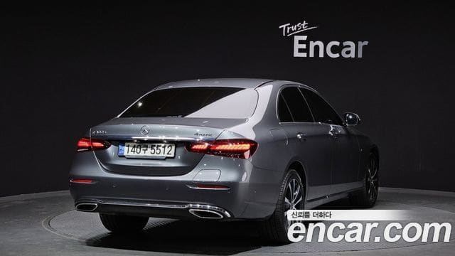 Mercedes-Benz E-Class — фото 1