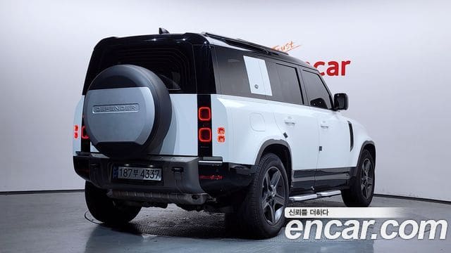 Land Rover Defender — фото 1