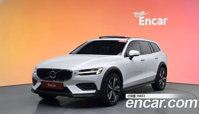 Volvo V60 Cross Country — фото 1