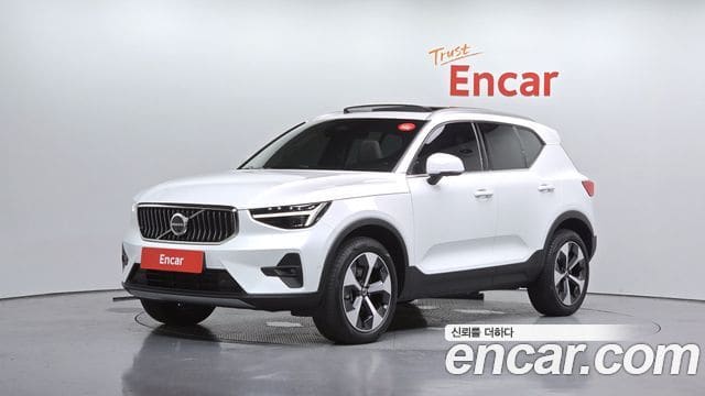 Volvo XC40 — фото 1