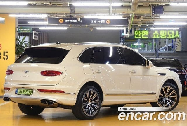 Bentley Bentayga — фото 1