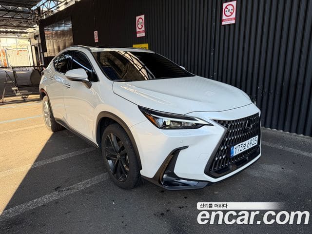 Lexus NX350h — фото 1