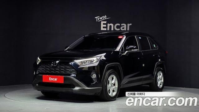Toyota RAV4 — фото 1