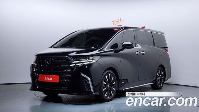 Toyota Alphard — фото 1