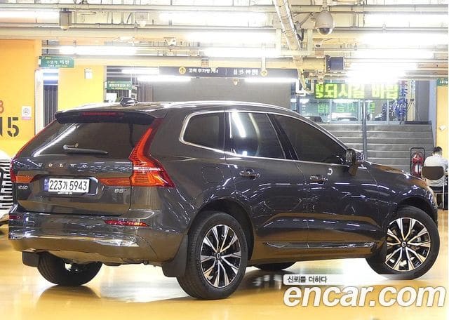 Volvo XC60 — фото 1