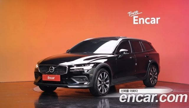 Volvo V60 Cross Country — фото 1