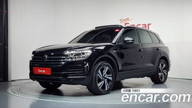 Volkswagen Touareg — фото 1