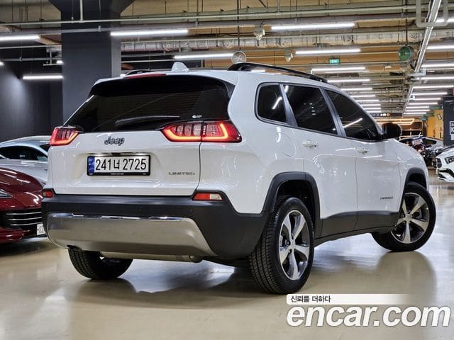Jeep Cherokee — фото 1