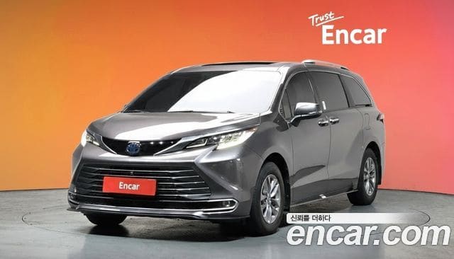 Toyota Sienna — фото 1