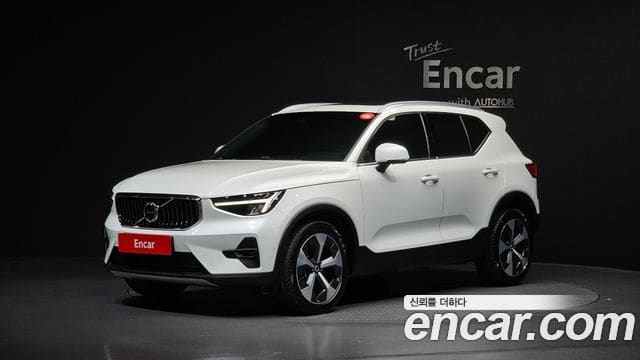 Volvo XC40 — фото 1