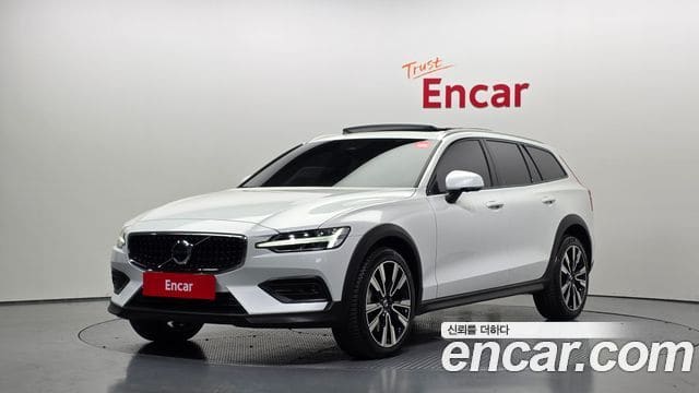 Volvo V60 Cross Country — фото 1
