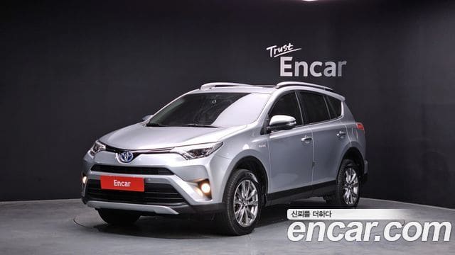 Toyota RAV4 — фото 1