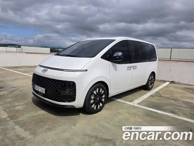 Hyundai Staria