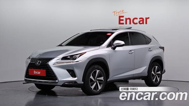 Lexus NX300h — фото 1