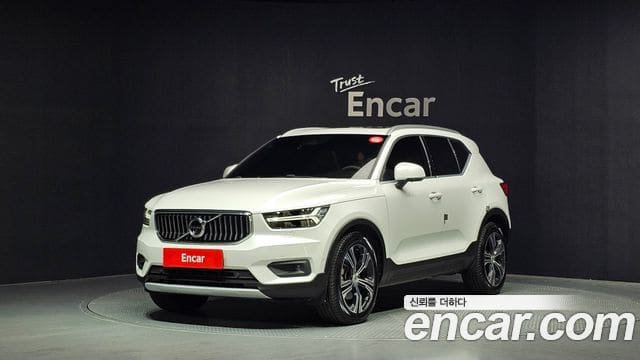 Volvo XC40 — фото 1
