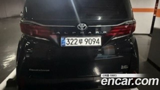 Toyota Alphard — фото 1