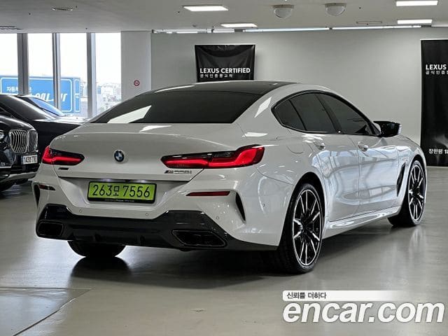 BMW 8 Series — фото 1