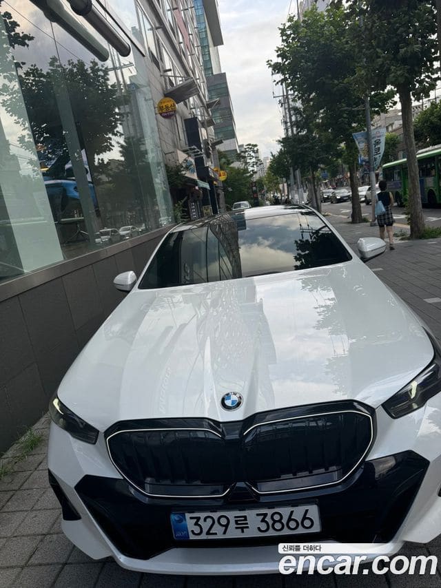 BMW 5 Series — фото 1