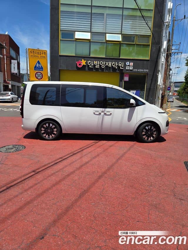 Hyundai Staria