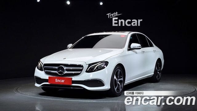 Mercedes-Benz E-Class — фото 1