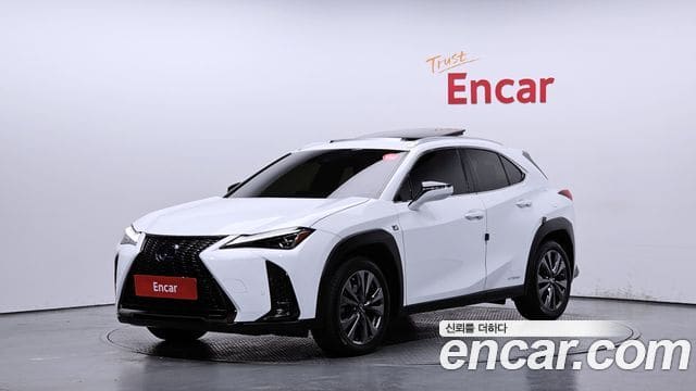 Lexus UX250h — фото 1