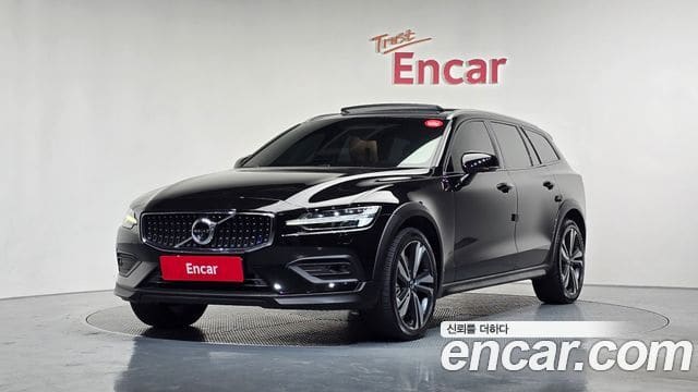 Volvo V60 Cross Country — фото 1