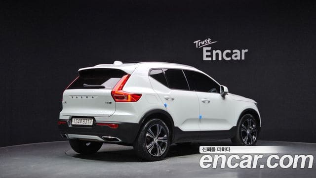Volvo XC40 — фото 1