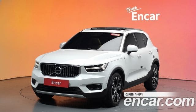 Volvo XC40 — фото 1