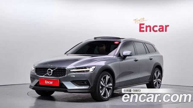 Volvo V60 Cross Country — фото 1