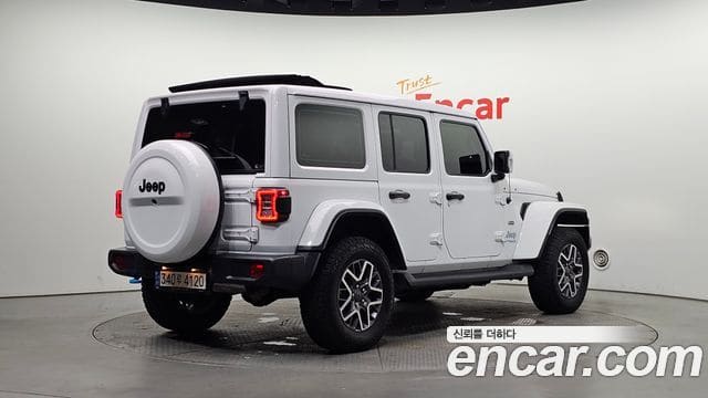 Jeep Wrangler — фото 1