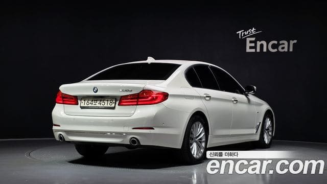 BMW 5 Series — фото 1