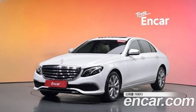 Mercedes-Benz E-Class — фото 1