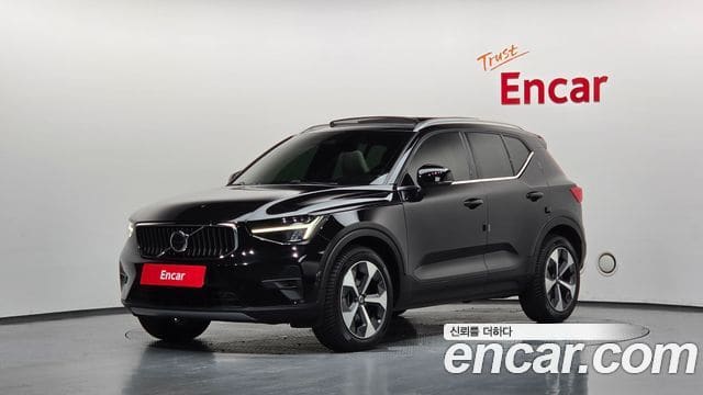 Volvo XC40 — фото 1