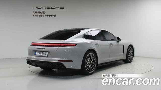 Porsche Panamera — фото 1