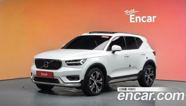 Volvo XC40 — фото 1